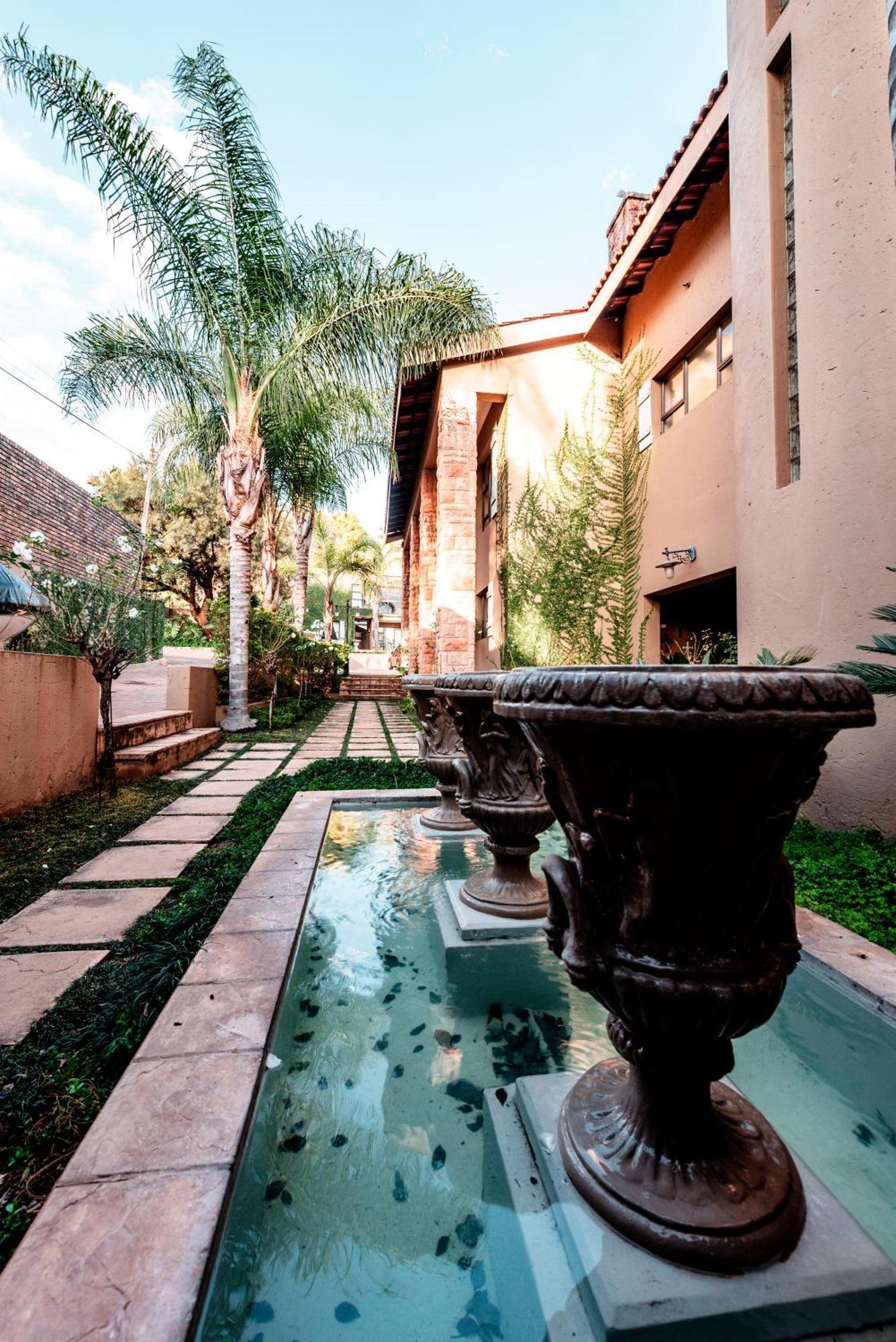 Chateau La Mer Exclusive Guesthouse & Spa Hartbeespoort Exteriör bild