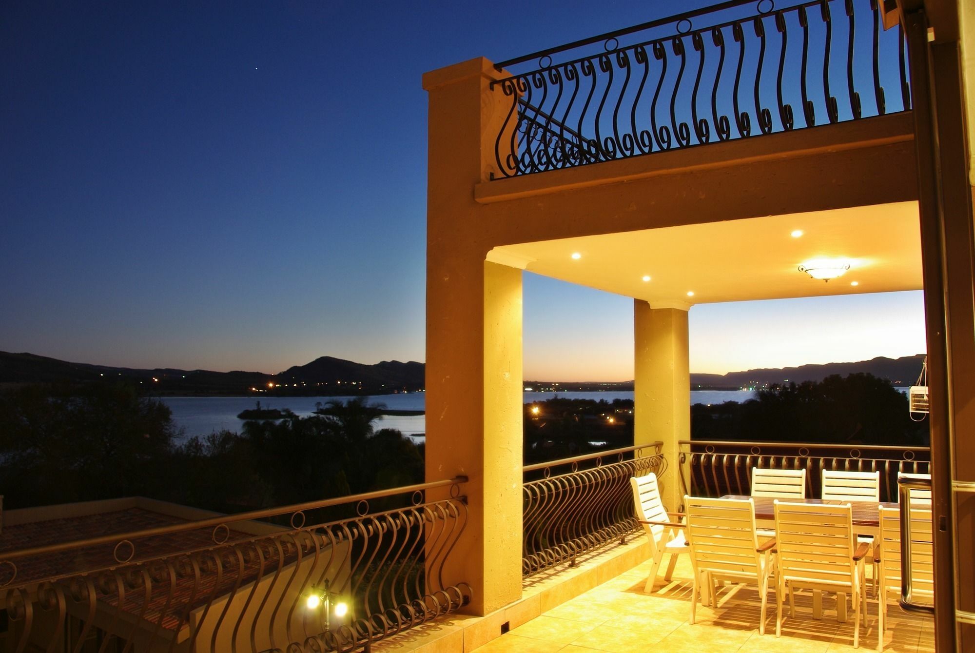 Chateau La Mer Exclusive Guesthouse & Spa Hartbeespoort Exteriör bild