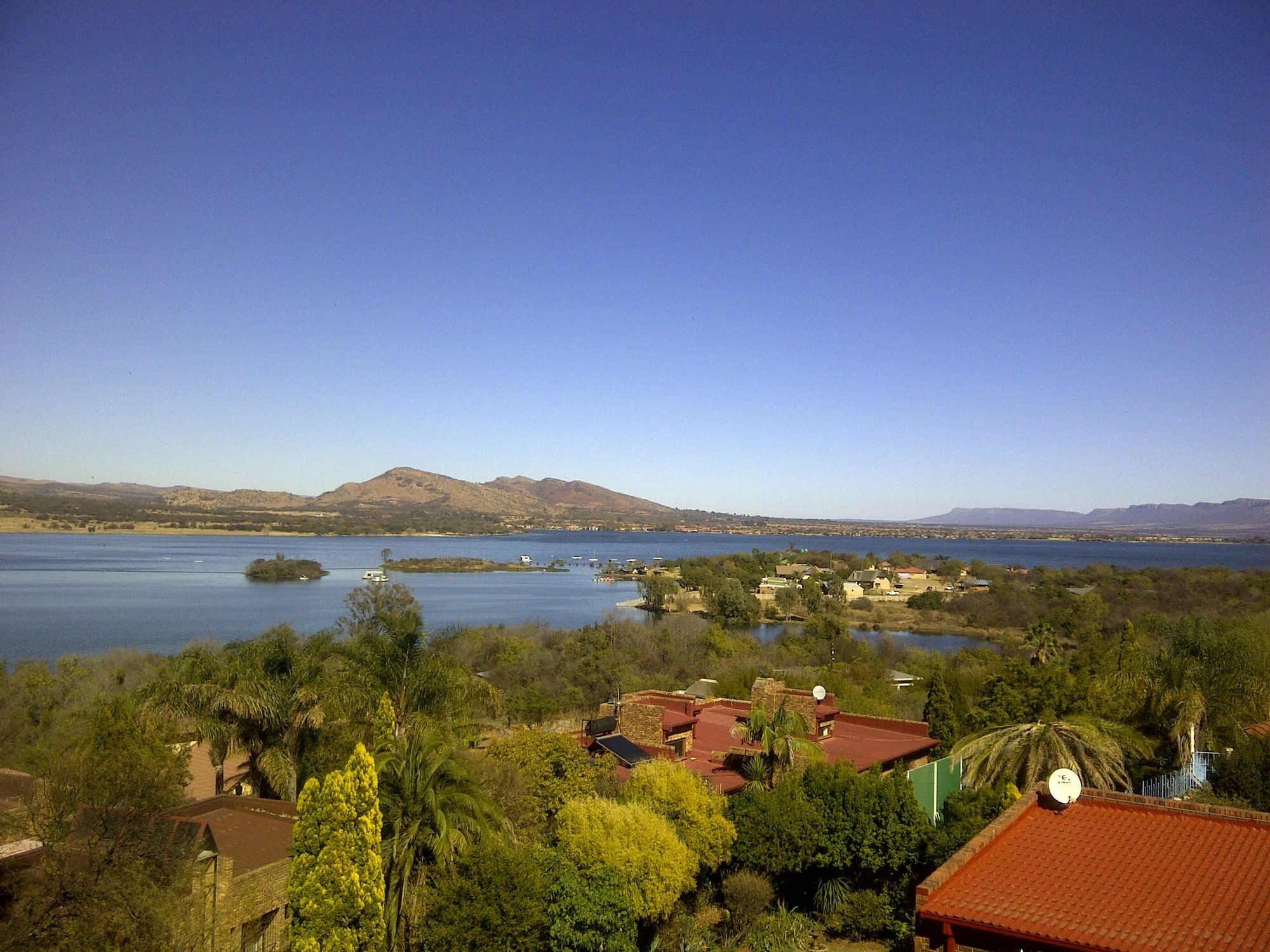 Chateau La Mer Exclusive Guesthouse & Spa Hartbeespoort Exteriör bild