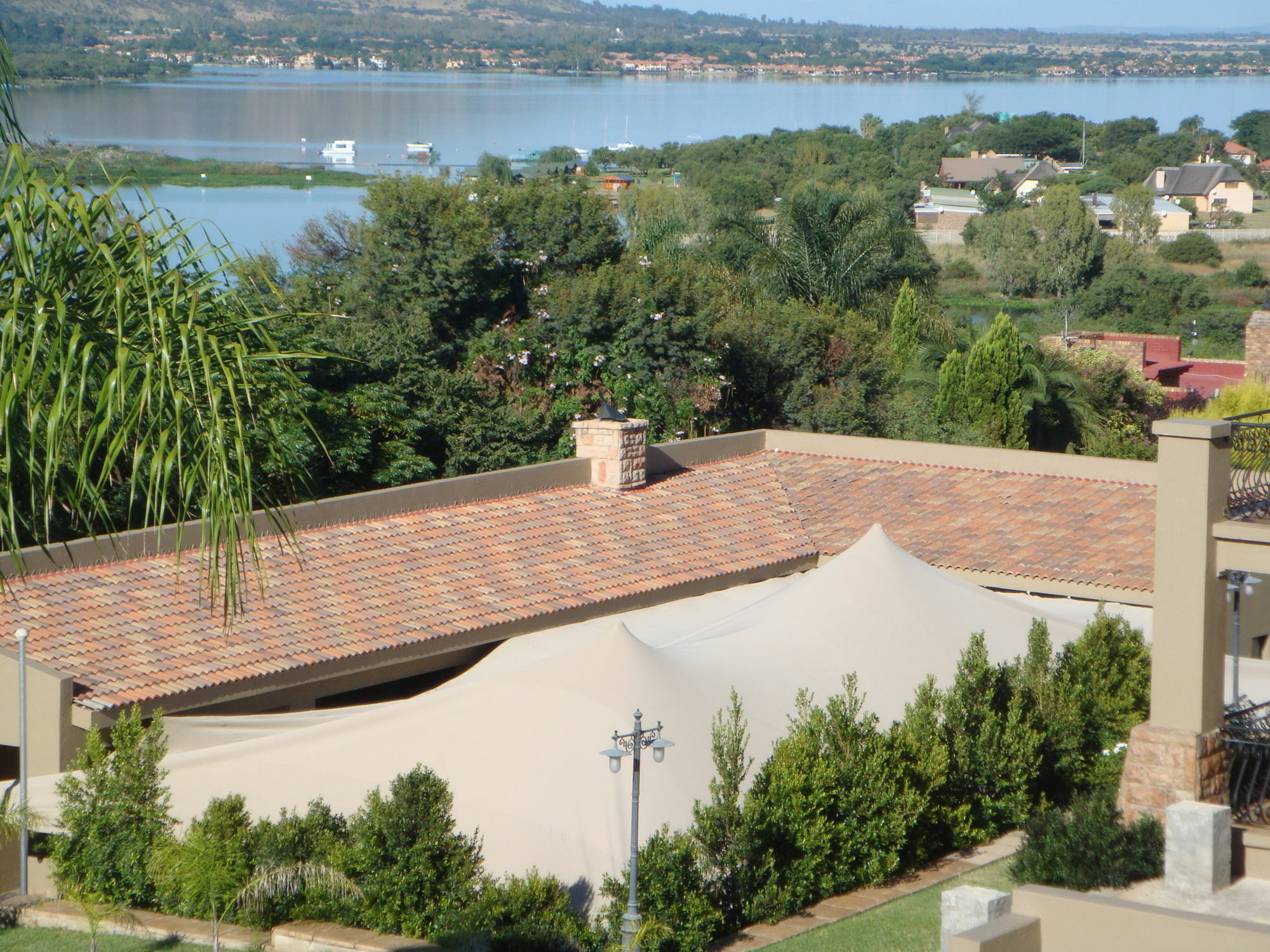 Chateau La Mer Exclusive Guesthouse & Spa Hartbeespoort Exteriör bild