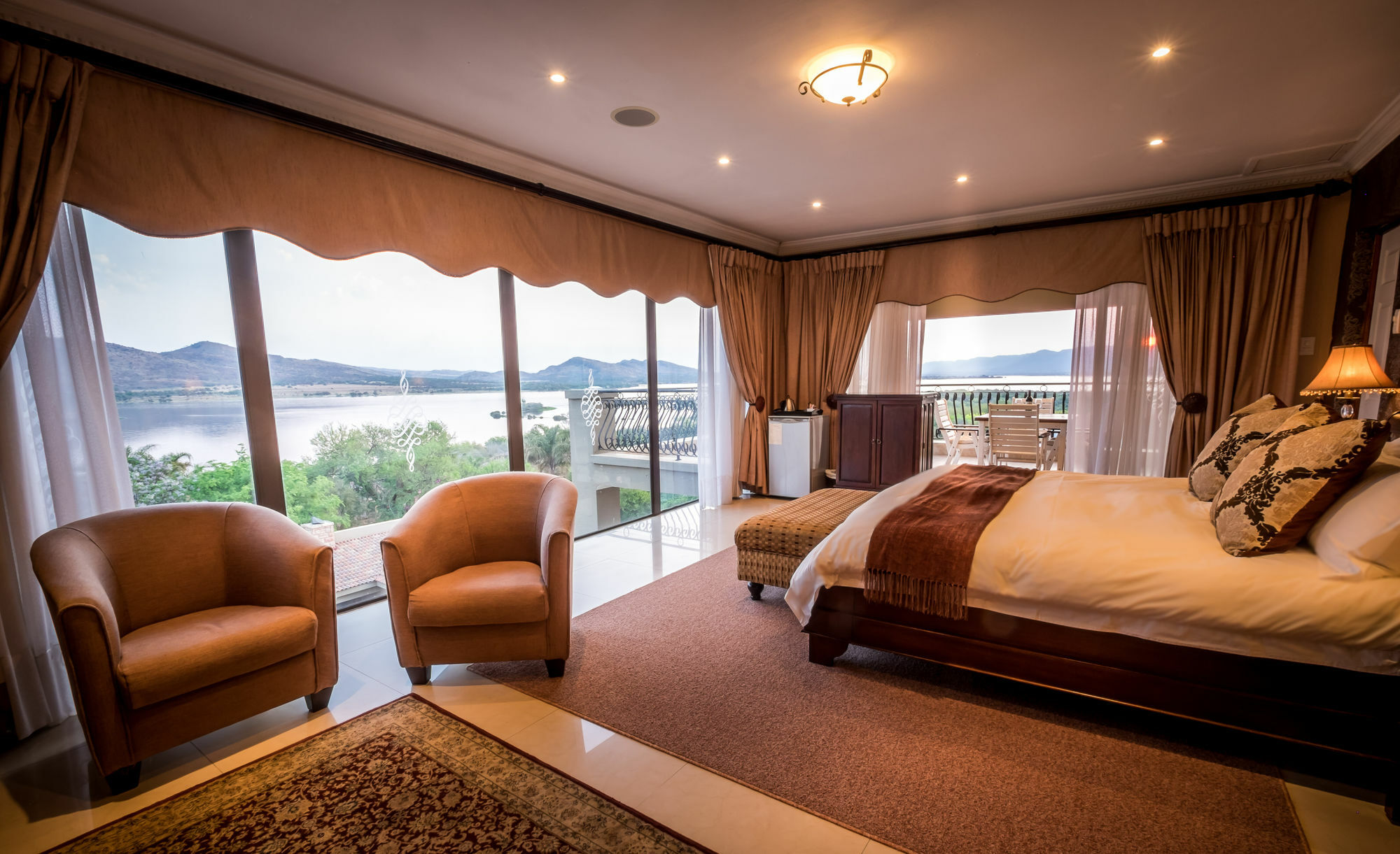 Chateau La Mer Exclusive Guesthouse & Spa Hartbeespoort Exteriör bild